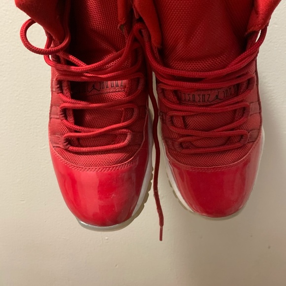 Jordan’s red boys 6.5 in great condition - Picture 5 of 5